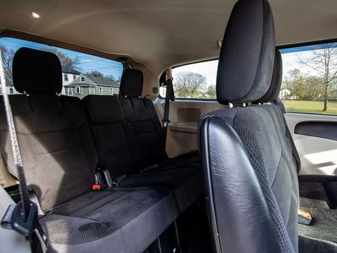 Used 2019 Dodge Grand Caravan SE image 25