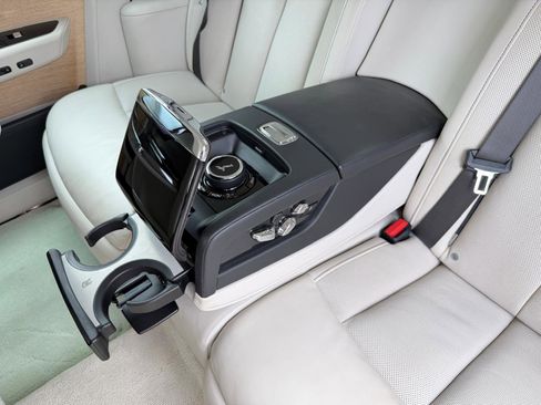 Used 2019 Rolls-Royce Phantom Sedan RWD image 57