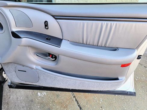 Used 2001 Buick Park Avenue Ultra image 29