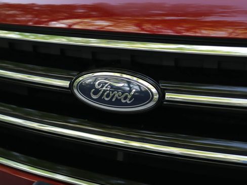 Used 2018 Ford Escape SE w/ Ford Safe & Smart Package AWD/4WD image 29