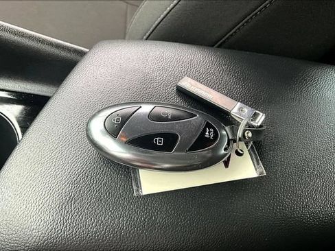Used 2025 Hyundai Elantra SEL FWD image 33