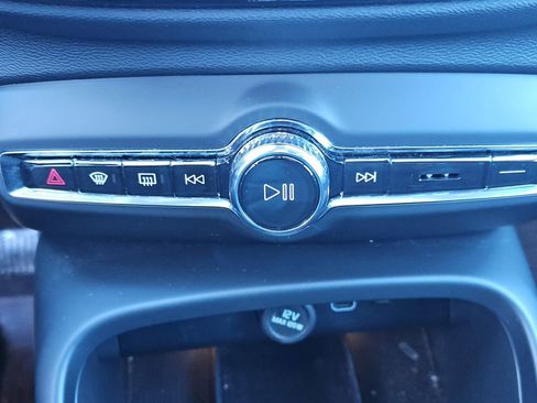 Used 2023 Volvo XC40 Recharge Ultimate image 18