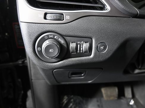 Used 2022 Jeep Cherokee Limited image 24