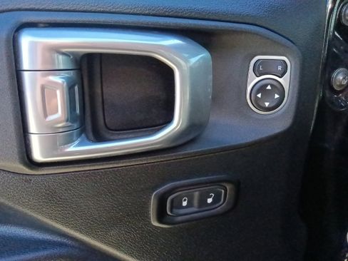 Used 2021 Jeep Wrangler Unlimited Rubicon image 12