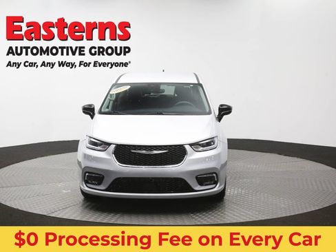 Used 2024 Chrysler Pacifica Touring-L FWD image 53
