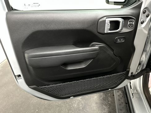 Used 2022 Jeep Wrangler Unlimited Sport image 18