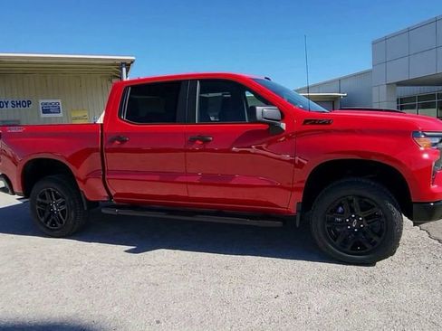 New 2026 Chevrolet Silverado 1500 Custom Trail Boss w/ LPO, Dark Essentials Package AWD/4WD image 9