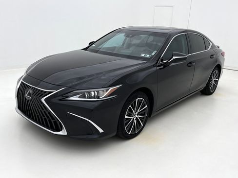 Certified 2023 Lexus ES 300h w/ Premium Package image 8