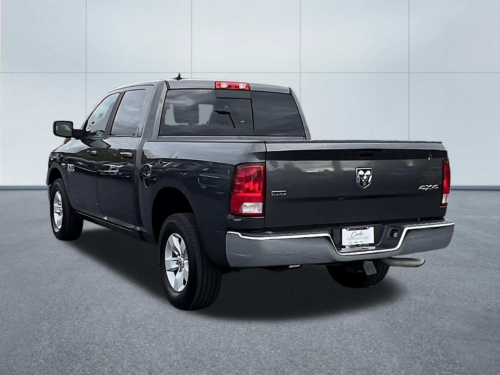Used 2019 RAM 1500 Classic SLT w/ Luxury Group AWD/4WD image 4