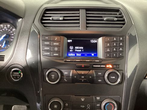 Used 2018 Ford Explorer XLT AWD/4WD image 27