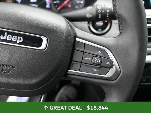 Used 2024 Jeep Compass Latitude image 41