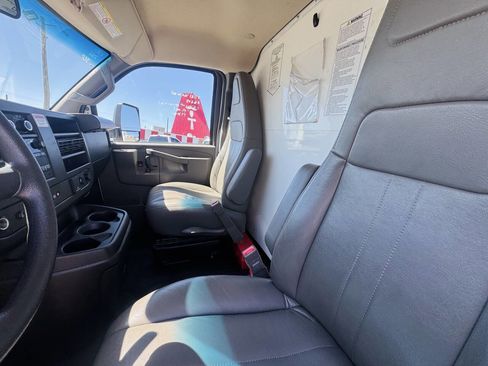 Used 2022 GMC Savana 3500 Extended w/ Power Convenience Package RWD image 12