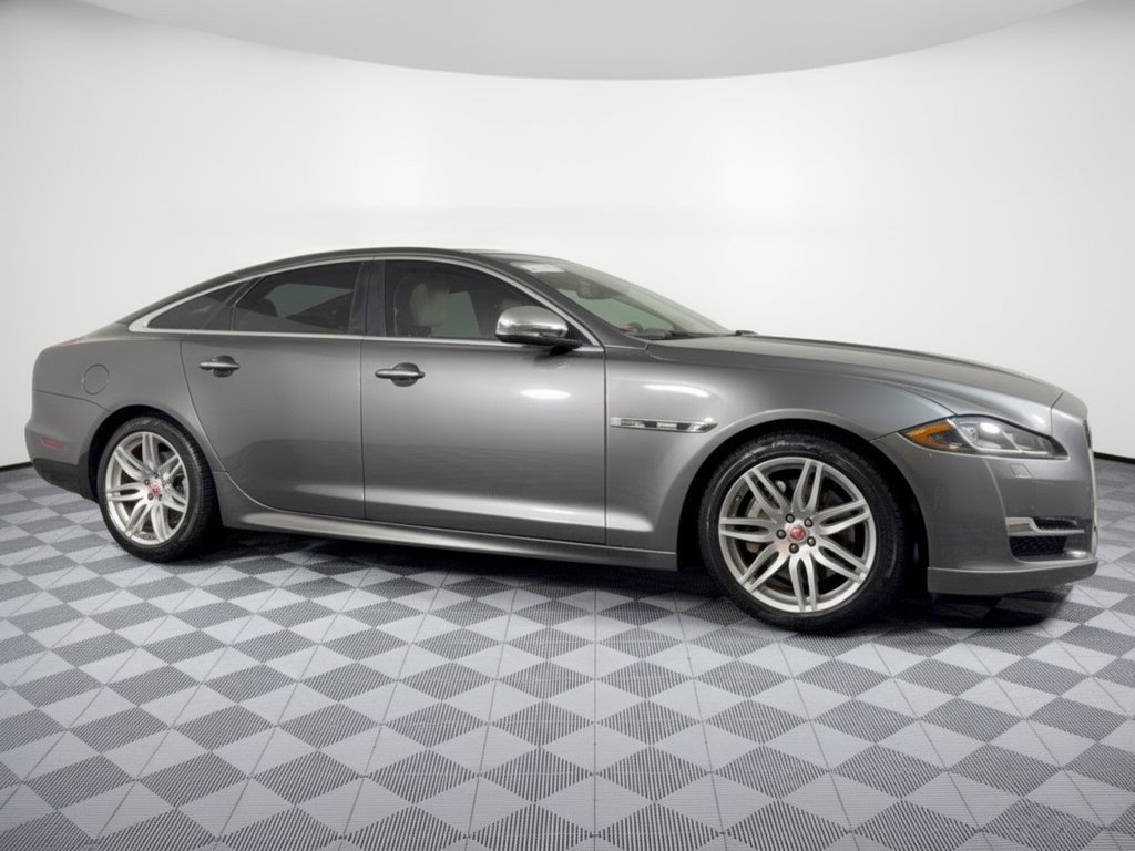Used 2019 Jaguar XJ R-Sport RWD image 8