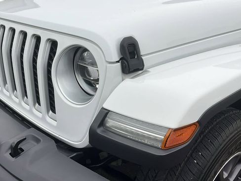 Certified 2021 Jeep Gladiator Overland w/ Dual Top Group image 10