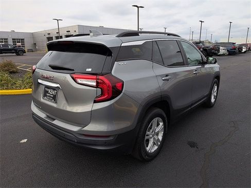 Used 2023 GMC Terrain SLE w/ Driver Convenience Package image 7