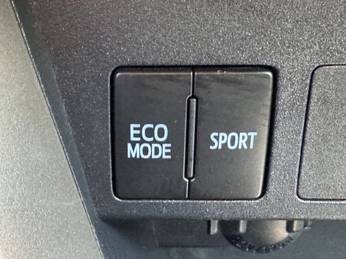Used 2018 Toyota RAV4 LE AWD/4WD image 55
