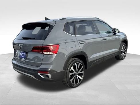 Used 2023 Volkswagen Taos SE image 5