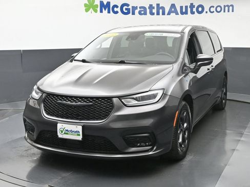 Used 2022 Chrysler Pacifica Touring-L w/ Uconnect Theater Family Group FWD image 22