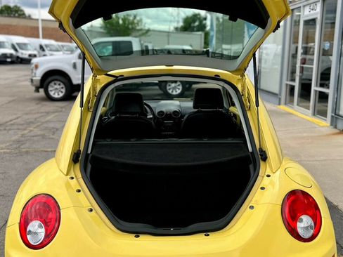 Used 2009 Volkswagen Beetle S FWD image 8