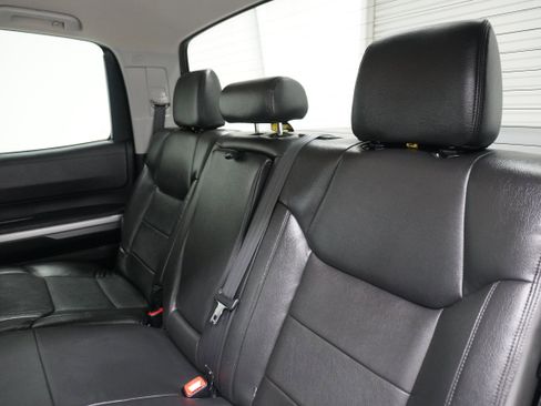 Used 2017 Toyota Tundra SR5 w/ SR5 Upgrade Package AWD/4WD image 13