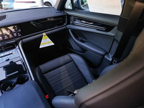 New 2025 Porsche Panamera 4 image 35