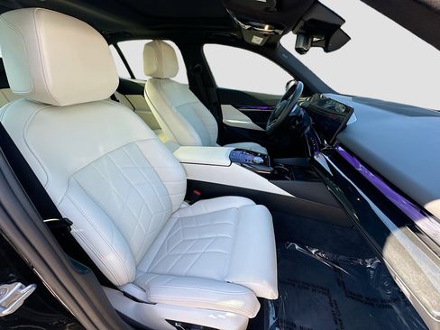 Used 2024 BMW i5 M60 w/ Premium Package image 33