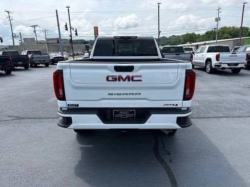 Used 2022 GMC Sierra 2500 AT4 w/ AT4 Premium Plus Package AWD/4WD image 4