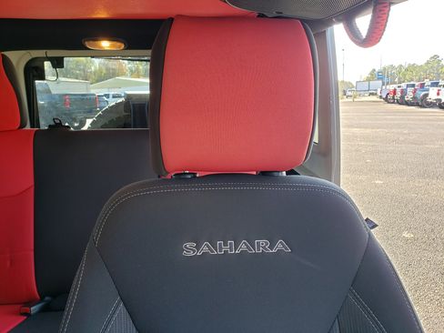 Used 2016 Jeep Wrangler Unlimited Sahara image 34