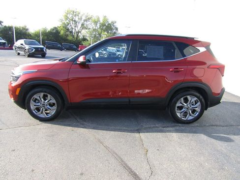 Used 2024 Kia Seltos S image 2