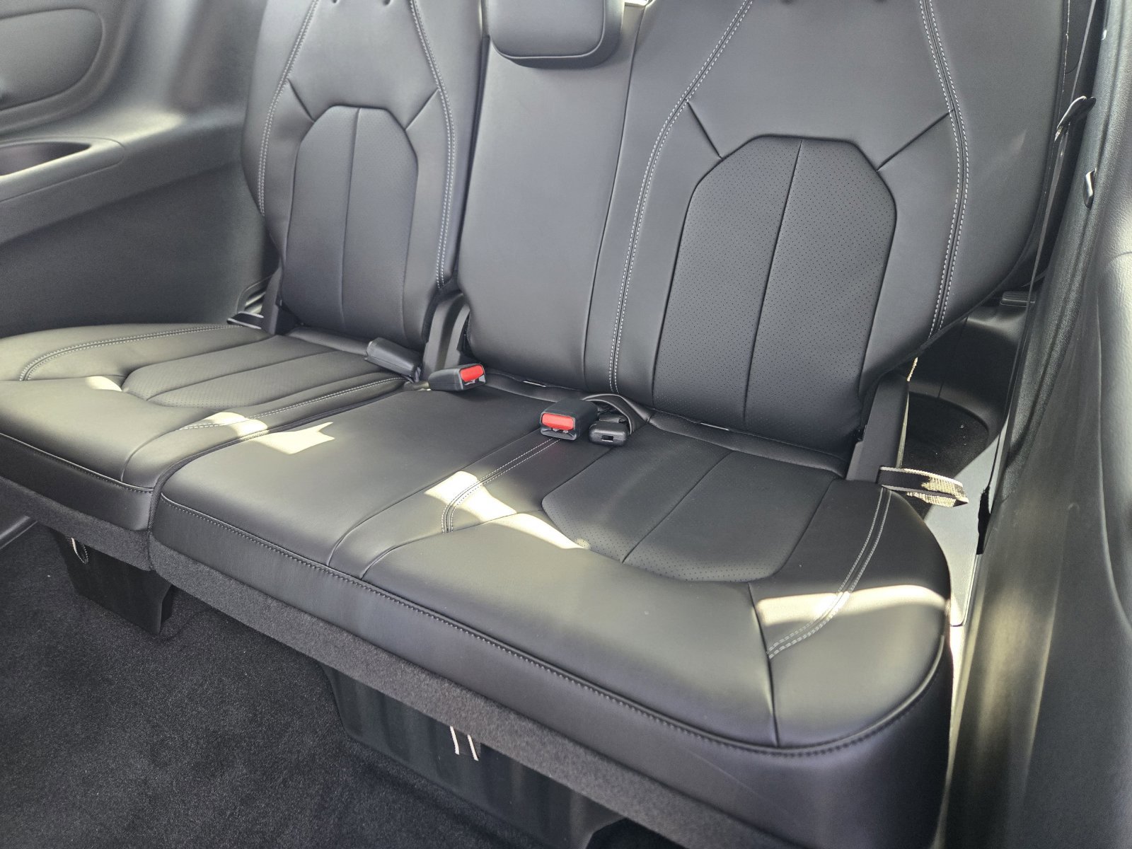 New 2026 Chrysler Pacifica Select AWD/4WD image 24