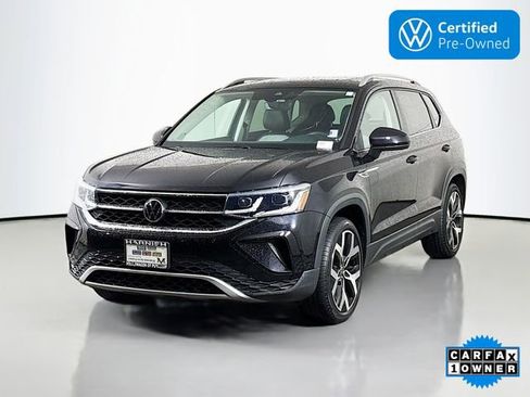 Certified 2022 Volkswagen Taos SEL w/ Panoramic Sunroof Package image 3
