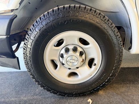 Used 2017 Chevrolet Express 2500 Extended image 14