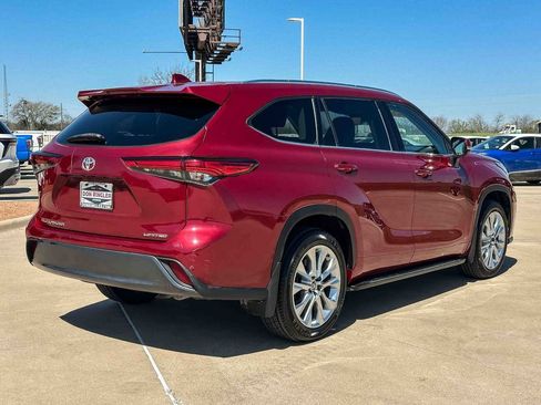 Used 2020 Toyota Highlander Limited image 3