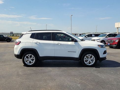 Used 2024 Jeep Compass Latitude AWD/4WD image 6