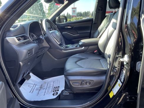 Used 2022 Toyota Highlander XSE AWD/4WD image 10