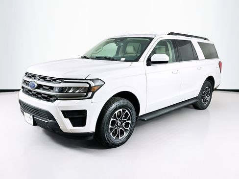 Used 2024 Ford Expedition Max XLT image 3