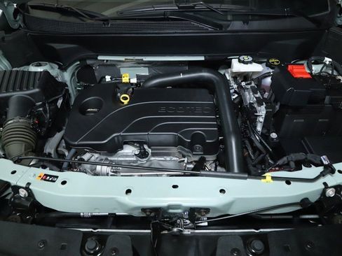 Used 2025 Chevrolet Equinox ACTIV w/ Safety and Technology Package image 34