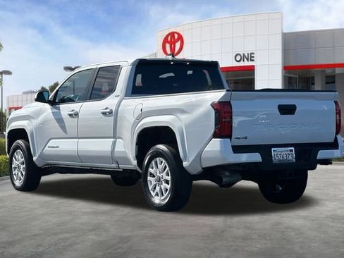 Used 2024 Toyota Tacoma SR5 AWD/4WD image 7