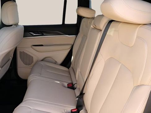 New 2025 Jeep Grand Cherokee Limited image 14