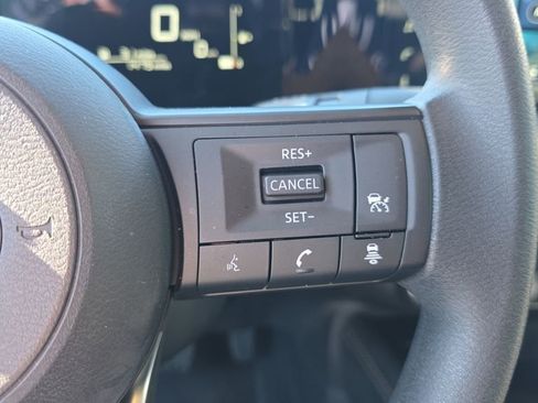 Used 2025 Nissan Kicks SV AWD/4WD image 31