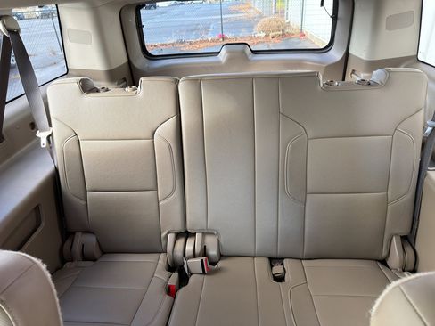 Used 2017 Chevrolet Suburban Premier image 20