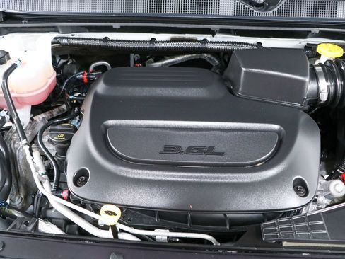 Used 2024 Chrysler Pacifica Touring-L FWD image 30