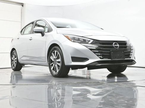 Used 2025 Nissan Versa SV image 23