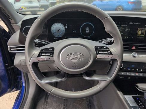 Used 2025 Hyundai Elantra SEL FWD image 22
