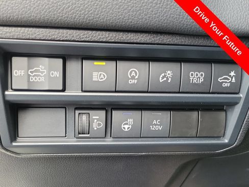 Used 2025 Toyota Tundra Limited AWD/4WD image 17