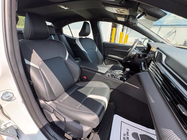 Used 2025 Toyota Camry SE FWD image 29