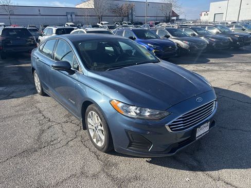Used 2019 Ford Fusion SE image 1