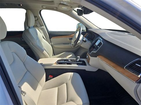 Used 2022 Volvo XC90 T8 Inscription Expression w/ Climate Package image 15