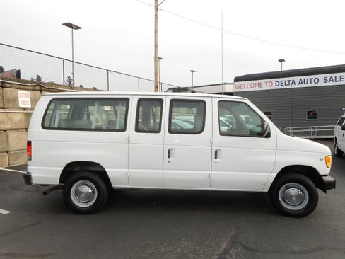 Used 2002 Ford E-350 and Econoline 350 XL image 2