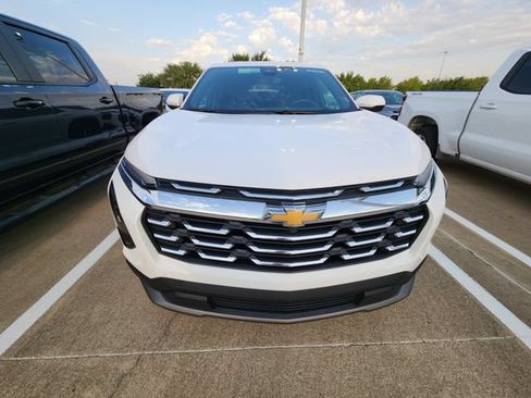 Used 2026 Chevrolet Equinox LT FWD image 2